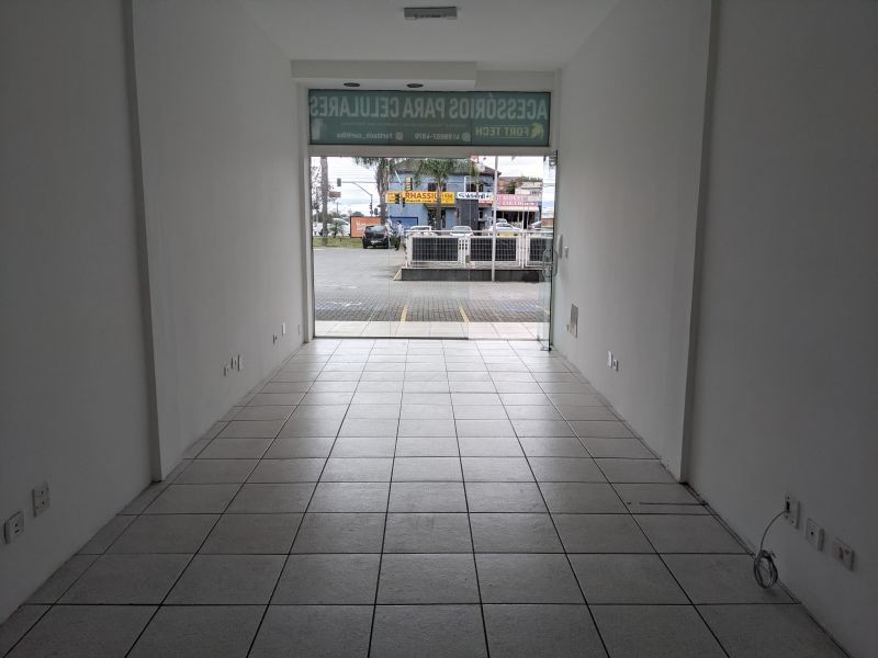 Loja para locacao no Novo Mundo em Curitiba com 33,60m² por R$ 1.100,00