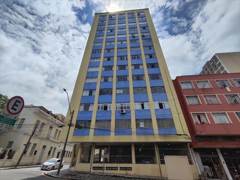 Apartamento para locacao no Centro em Curitiba com 124,00m² por R$ 3.000,00