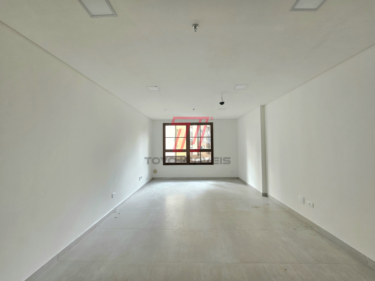 Imóveis Comerciais para locacao no Cristo Rei em Curitiba com 47m² por R$ 1.300,00