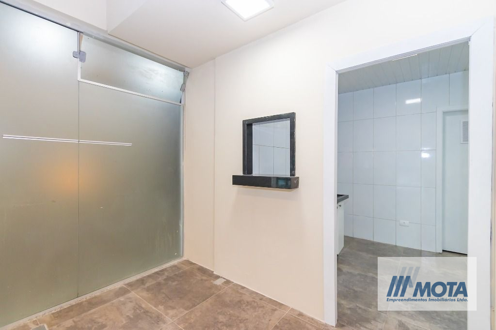 Loja para locacao no Centro em Curitiba com 142,00m² por R$ 4.200,00