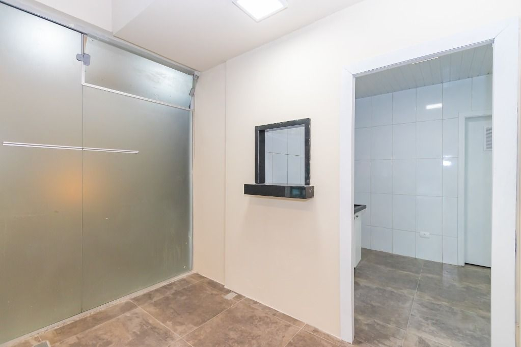 Loja para locacao no Centro em Curitiba com 142,00m² por R$ 4.200,00