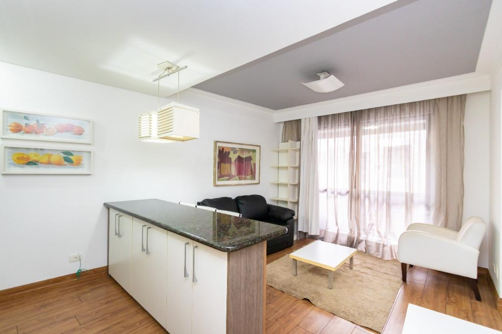 Apartamento para locacao no Centro em Curitiba com 87,00m² por R$ 1.800,00