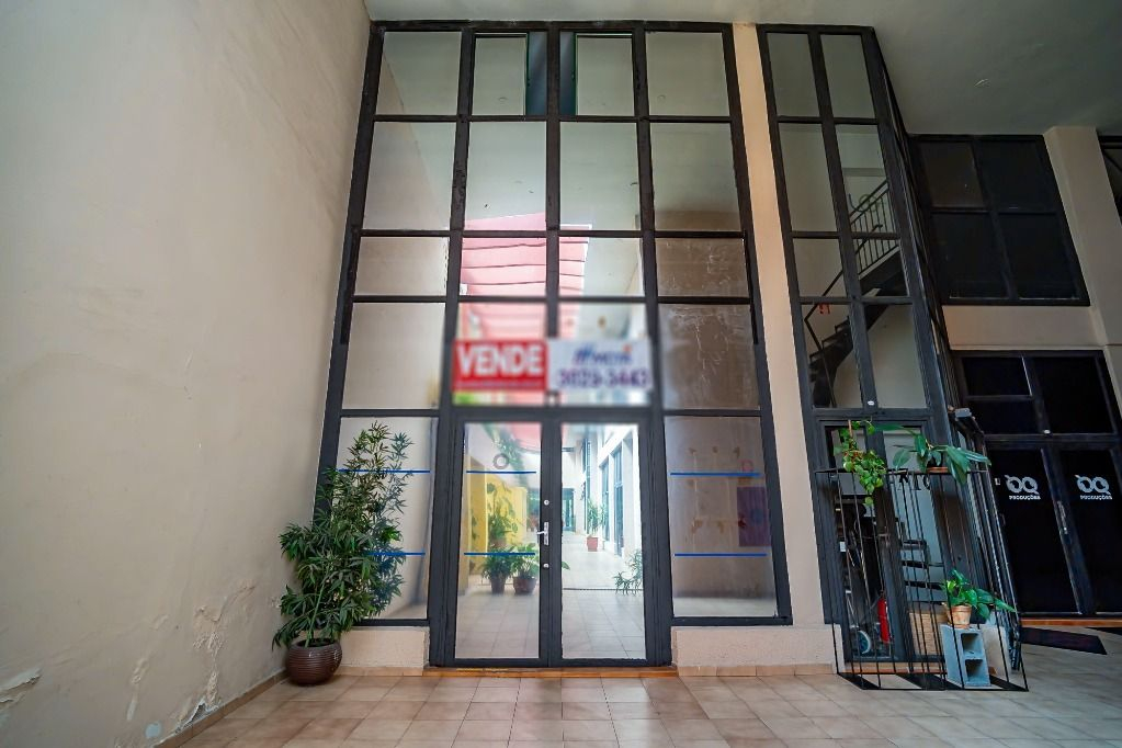 Loja para locacao no Cristo Rei em Curitiba com 81m² por R$ 1.600,00