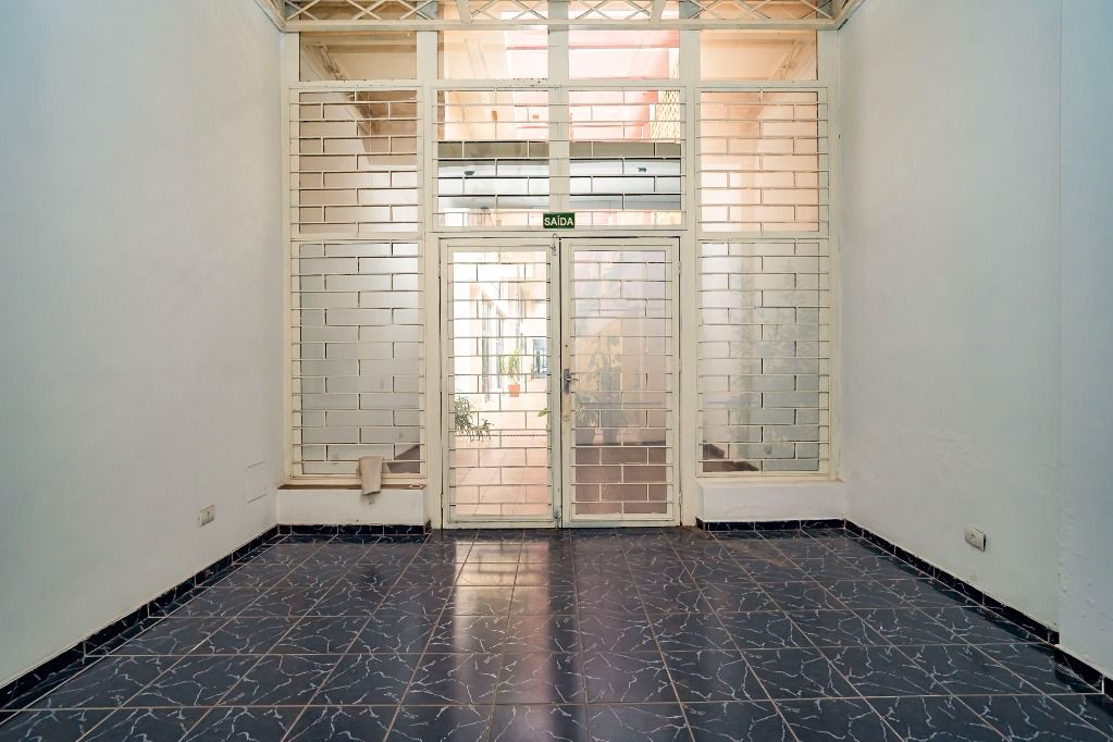 Loja para locacao no Cristo Rei em Curitiba com 81m² por R$ 1.600,00