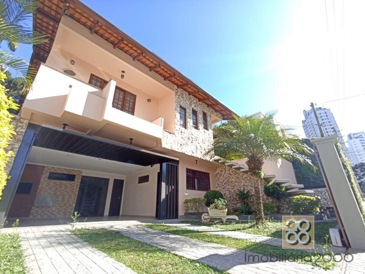 Casa Residencial para locacao no Mossunguê em Curitiba com 220,00m² por R$ 4.500,00