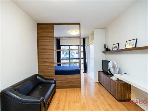 Studio para locacao no Centro em Curitiba com 34m² por R$ 1.750,00