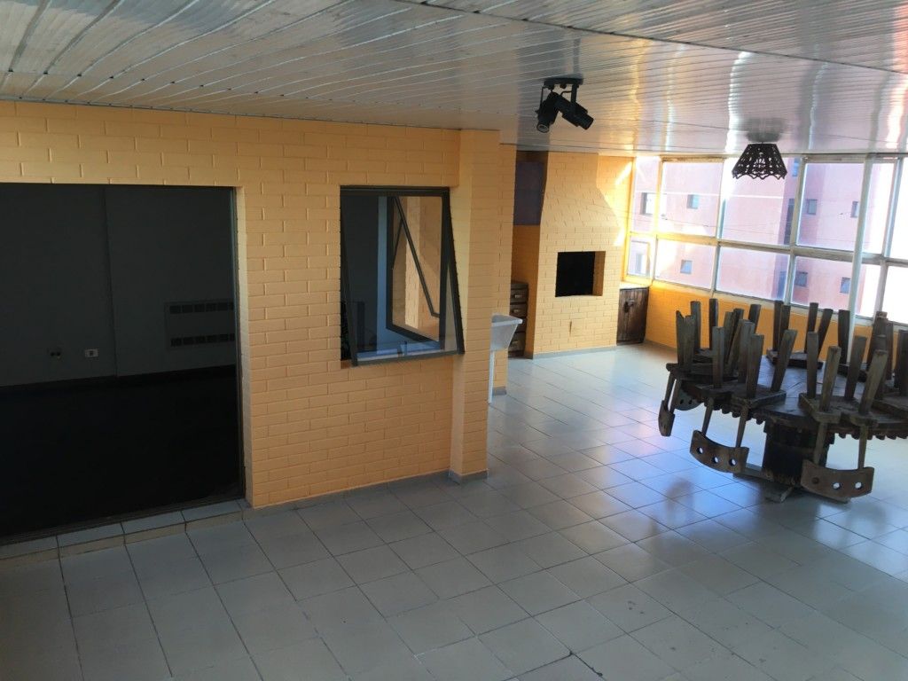 Apartamento para locacao no Centro em Curitiba com 156,00m² por R$ 1.900,00