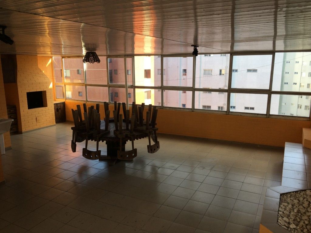 Apartamento para locacao no Centro em Curitiba com 156,00m² por R$ 1.900,00