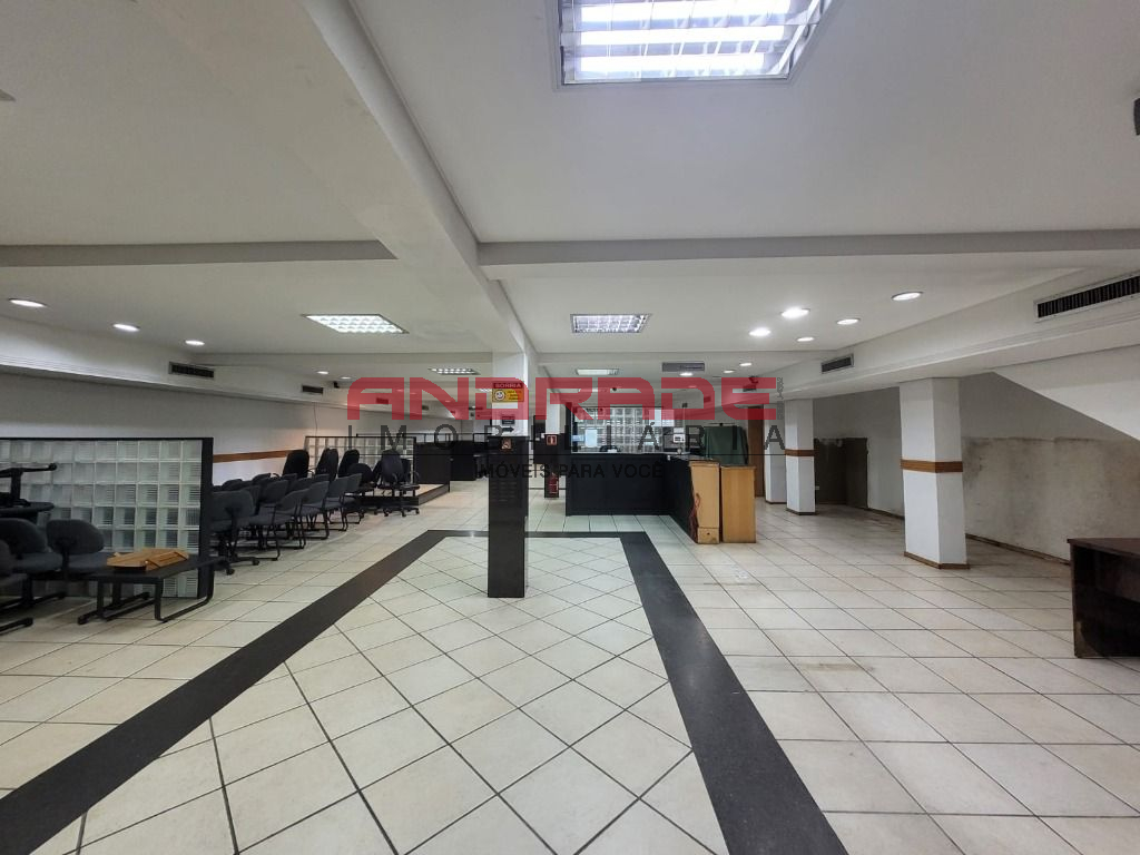 Loja para locacao no Centro em Curitiba com 419,00m² por R$ 12.000,00