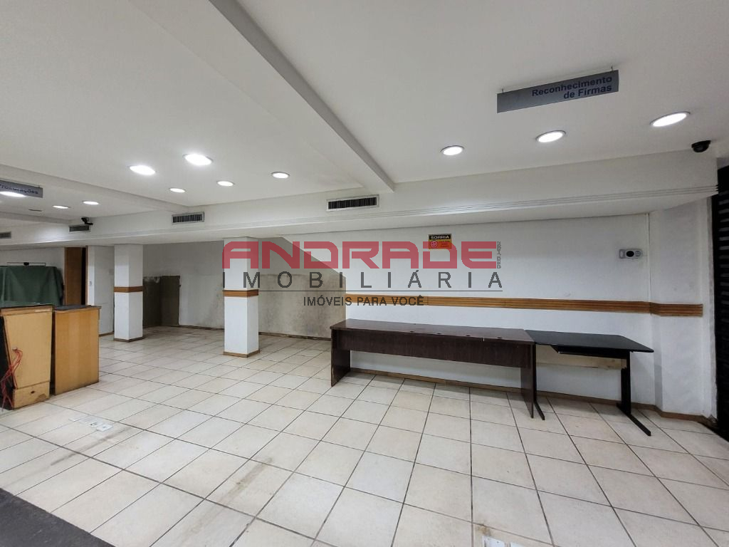 Loja para locacao no Centro em Curitiba com 291,00m² por R$ 8.000,00