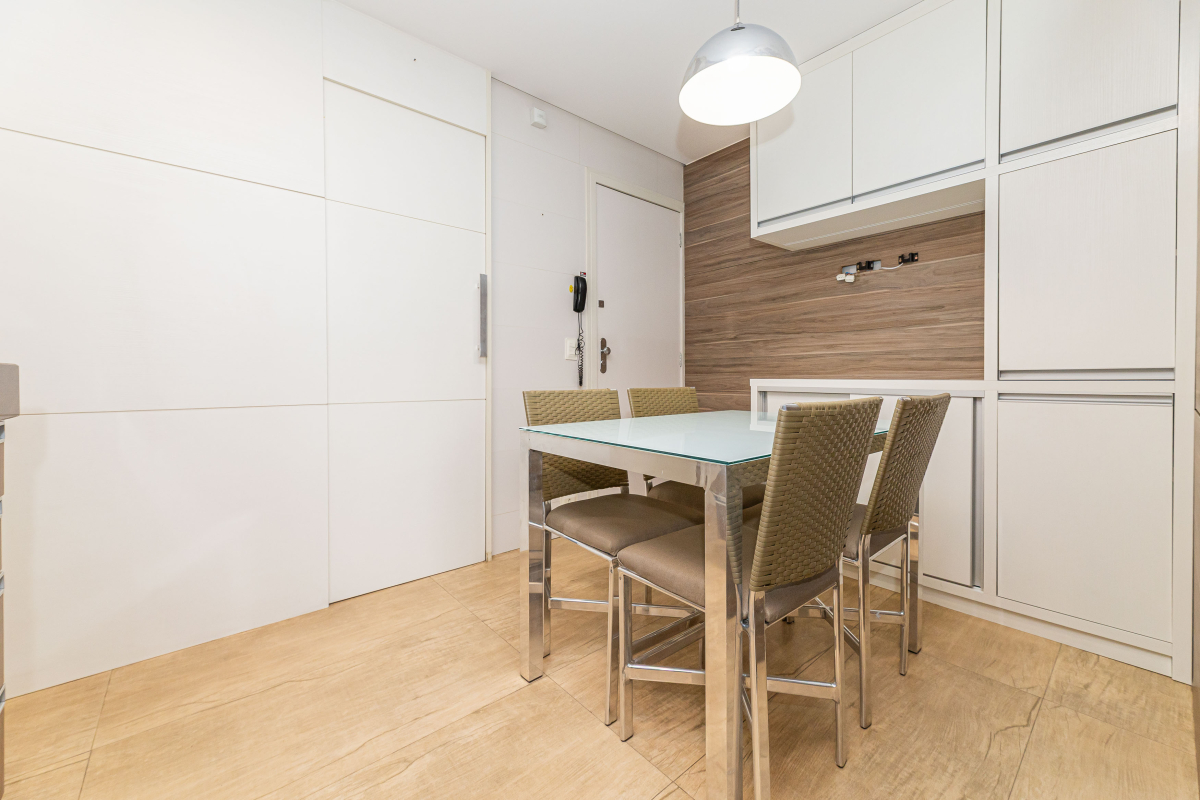 Apartamento para locacao no Mercês em Curitiba com 135,43m² por R$ 5.000,00