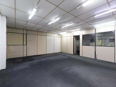 Imóveis Comerciais para locacao no Santo Inácio em Curitiba com 150m² por R$ 4.200,00