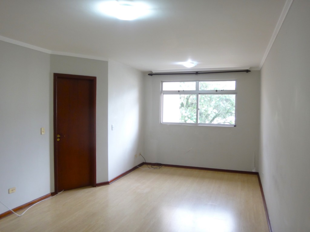 Apartamento para locacao no Agua Verde em Curitiba com 120,00m² por R$ 2.600,00