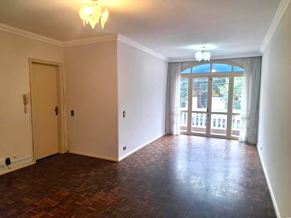 Apartamento para locacao no Centro Civico em Curitiba com 135,00m² por R$ 2.600,00