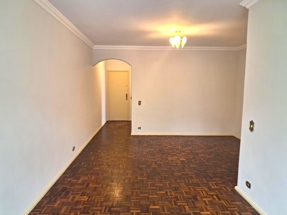 Apartamento para locacao no Centro Civico em Curitiba com 135,00m² por R$ 2.600,00