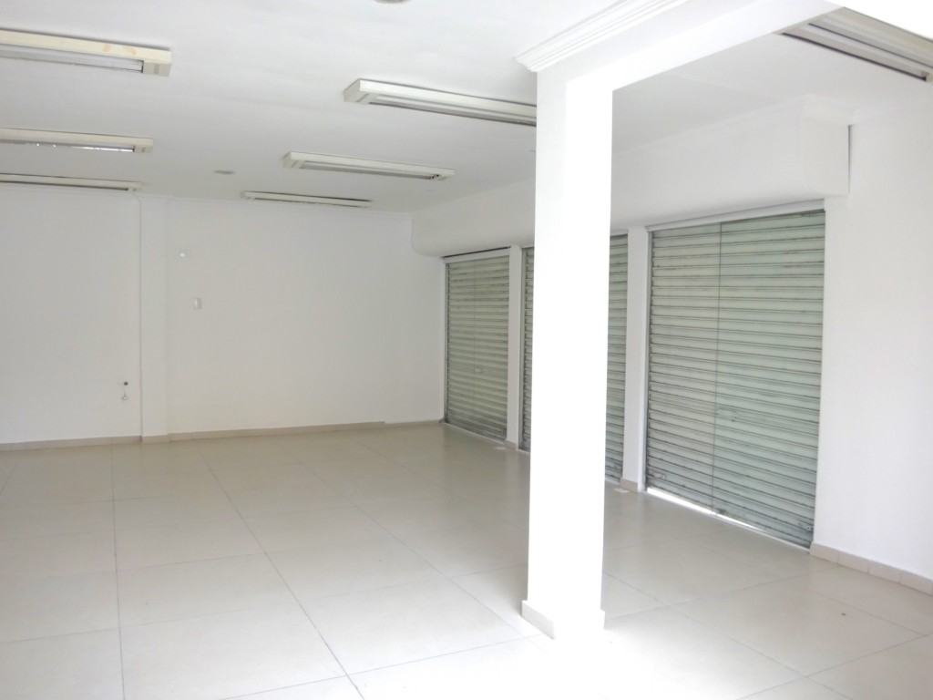 Loja para locacao no Rebouças em Curitiba com 59,00m² por R$ 2.000,00