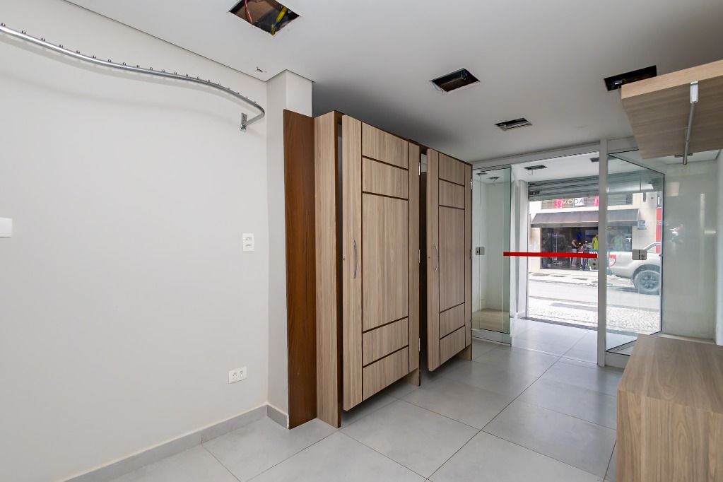Loja para locacao no Centro em Curitiba com 26,00m² por R$ 1.900,00