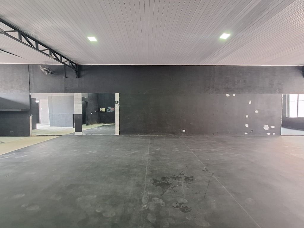 Loja para locacao no Centro em Curitiba com 136,00m² por R$ 1.700,00