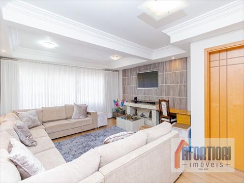 Casa Residencial para venda no Champagnat em Curitiba com 358m² por R$ 2.500.000,00