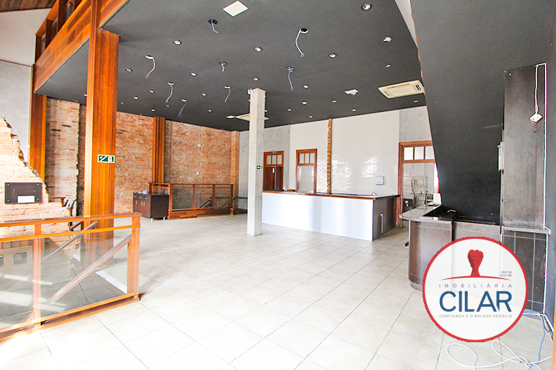 Casa Comercial para locacao no São Francisco em Curitiba com 452,50m² por R$ 15.000,00