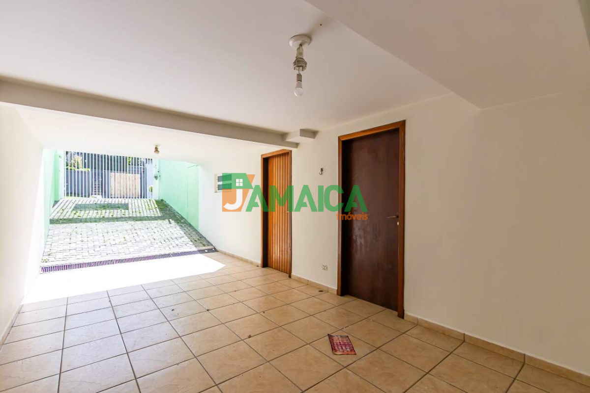 Sobrado para locacao no Uberaba em Curitiba com 155,00m² por R$ 3.800,00