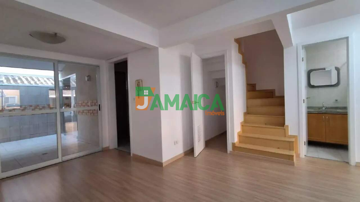 Sobrado para locacao no Guabirotuba em Curitiba com 95m² por R$ 3.950,00