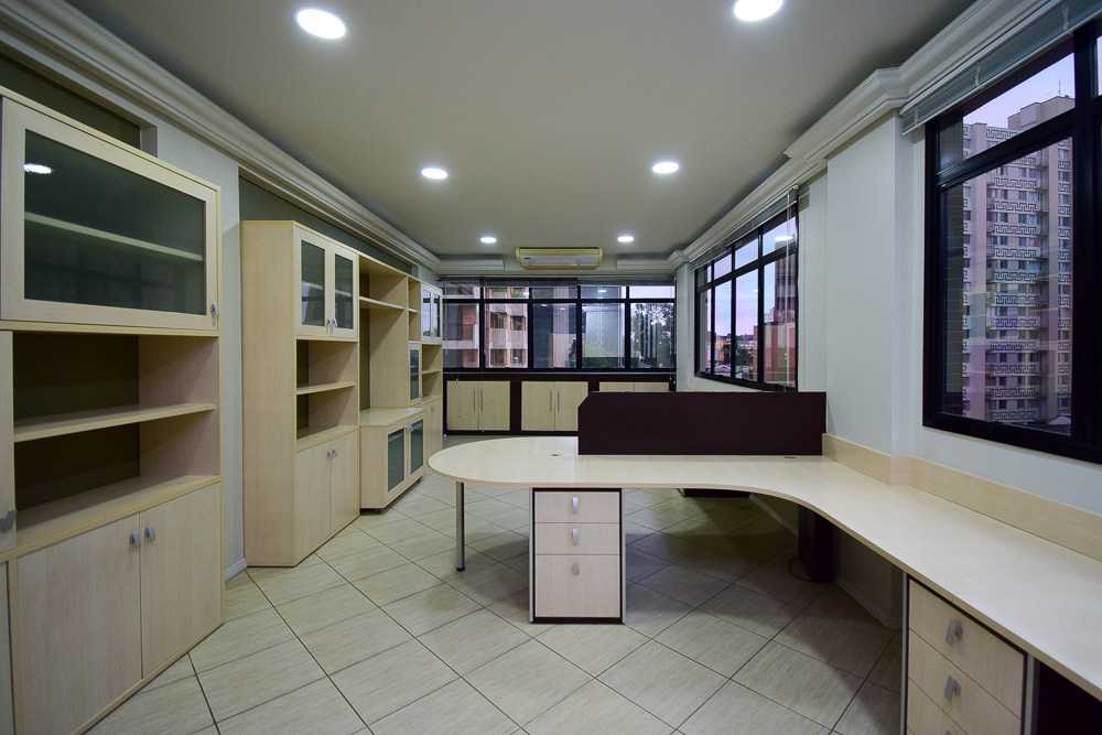 Imovel Comercial para locacao no Centro Cívico em Curitiba com 66,57m² por R$ 1.500,00