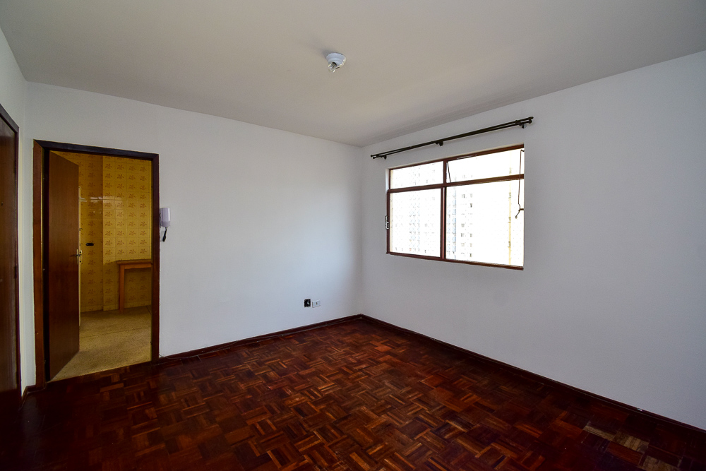 Apartamento para locacao no Centro em Curitiba com 90,00m² por R$ 1.480,00
