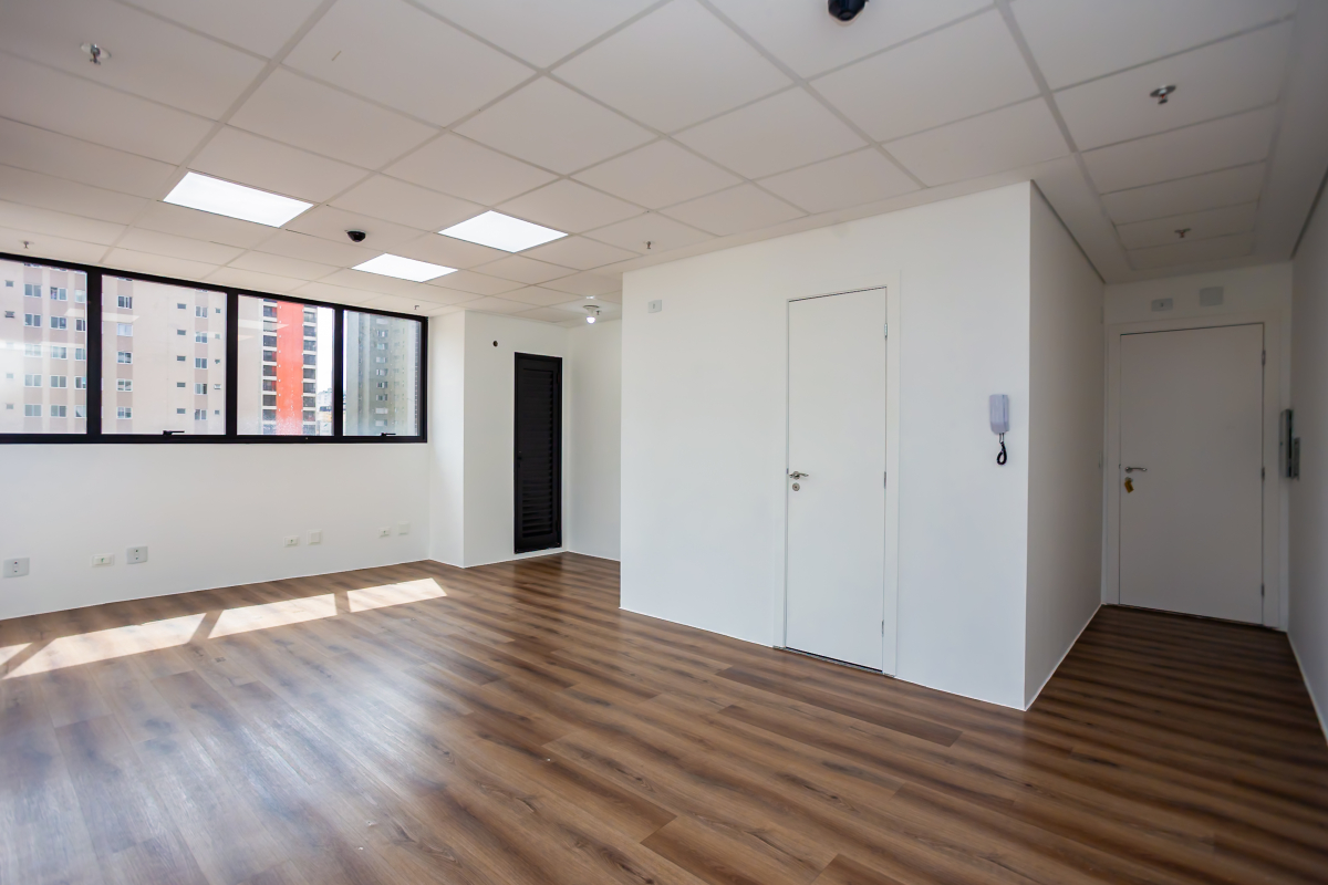 Imovel Comercial para locacao no Centro em Curitiba com 55,98m² por R$ 1.800,00