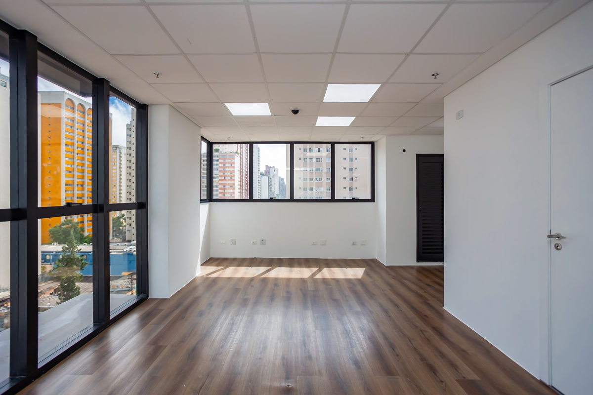 Imovel Comercial para locacao no Centro em Curitiba com 55,98m² por R$ 1.800,00