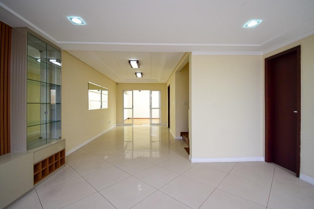 Casa Residencial para locacao no Santa Felicidade em Curitiba com 207,80m² por R$ 5.300,00
