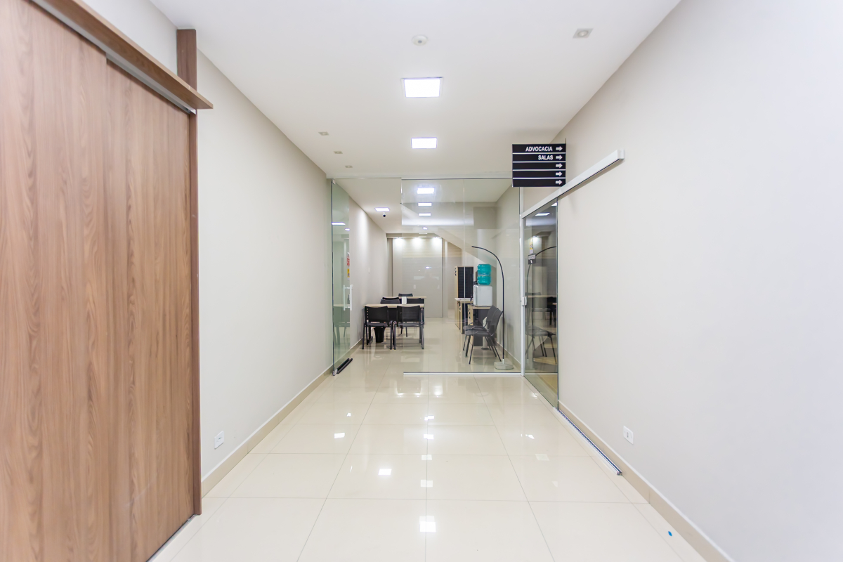 Loja para locacao no Centro em Curitiba com 45,00m² por R$ 1.700,00