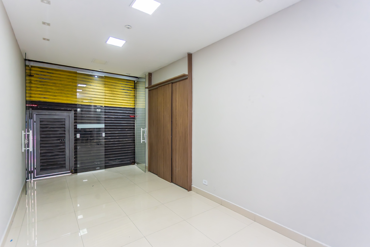 Loja para locacao no Centro em Curitiba com 45,00m² por R$ 1.700,00