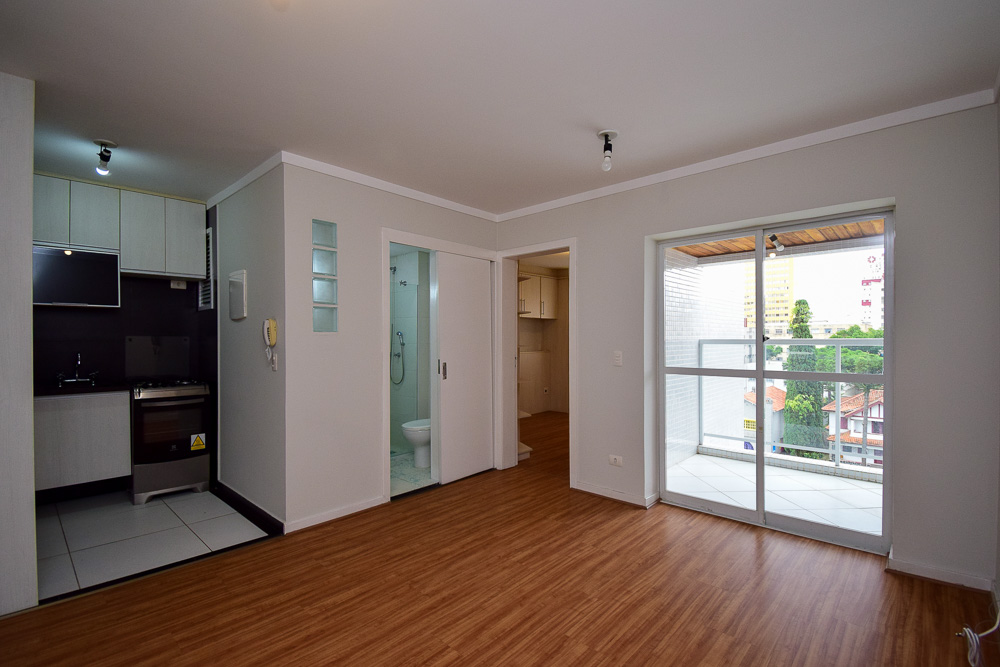 Apartamento para locacao no Centro em Curitiba com 75,28m² por R$ 1.950,00