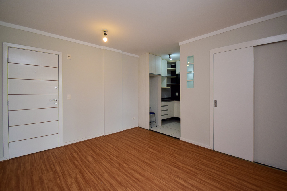 Apartamento para locacao no Centro em Curitiba com 75,28m² por R$ 1.950,00