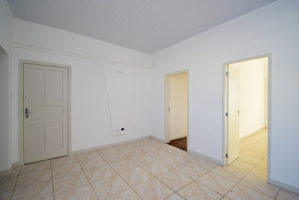 Apartamento para locacao no Centro em Curitiba com 116,00m² por R$ 2.090,00