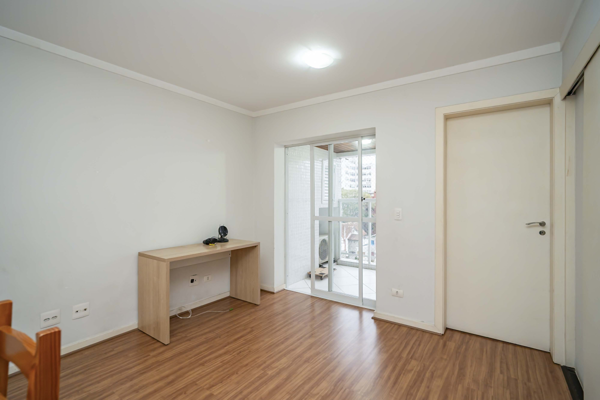 Apartamento para locacao no Centro em Curitiba com 80,00m² por R$ 1.950,00