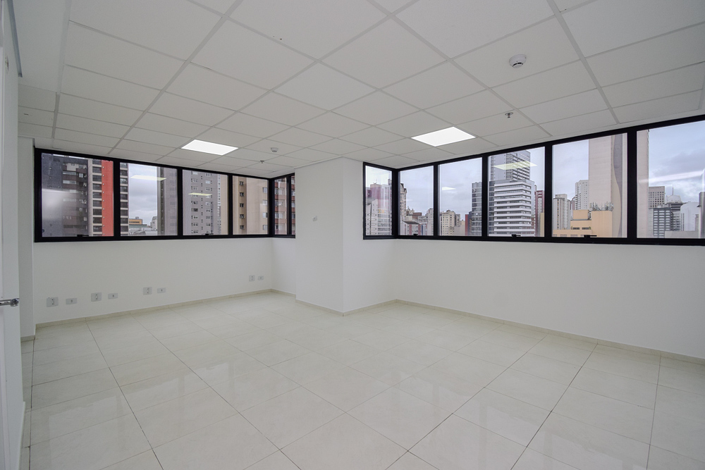 Imovel Comercial para locacao no Centro em Curitiba com 63,88m² por R$ 2.100,00