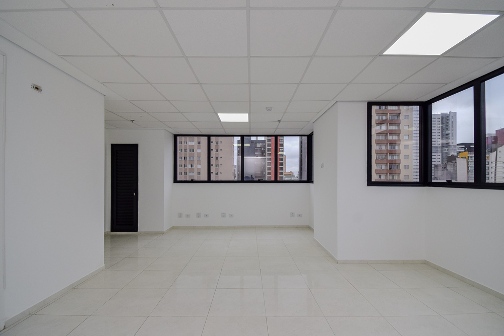 Imovel Comercial para locacao no Centro em Curitiba com 63,88m² por R$ 2.100,00
