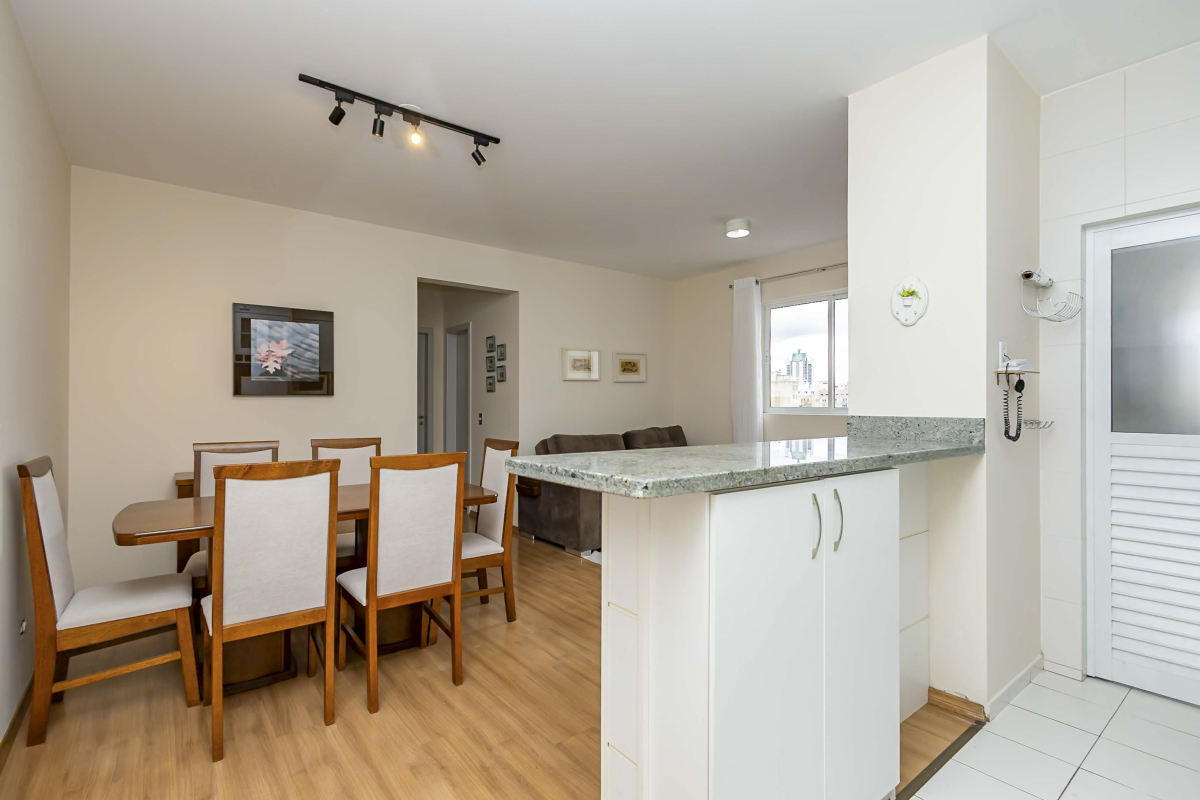 Apartamento para locacao no Centro em Curitiba com 177,68m² por R$ 3.350,00