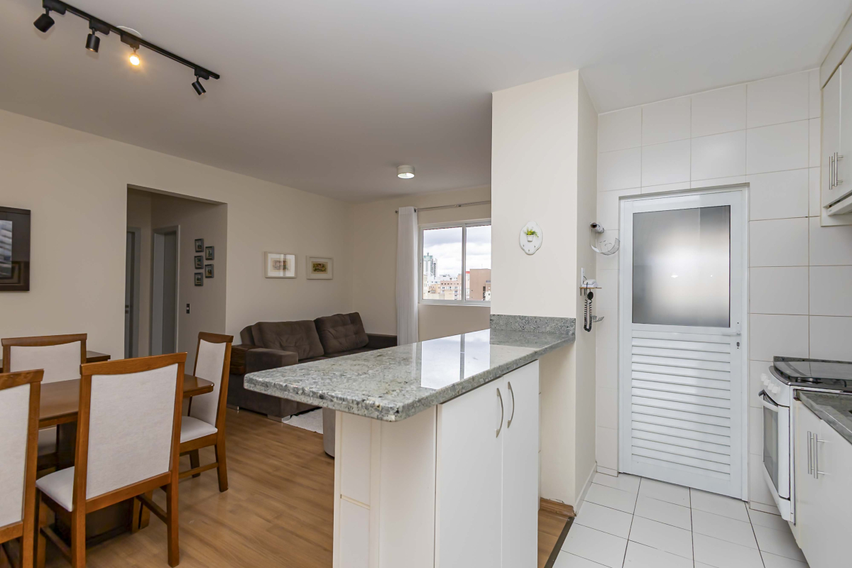 Apartamento para locacao no Centro em Curitiba com 177,68m² por R$ 3.350,00