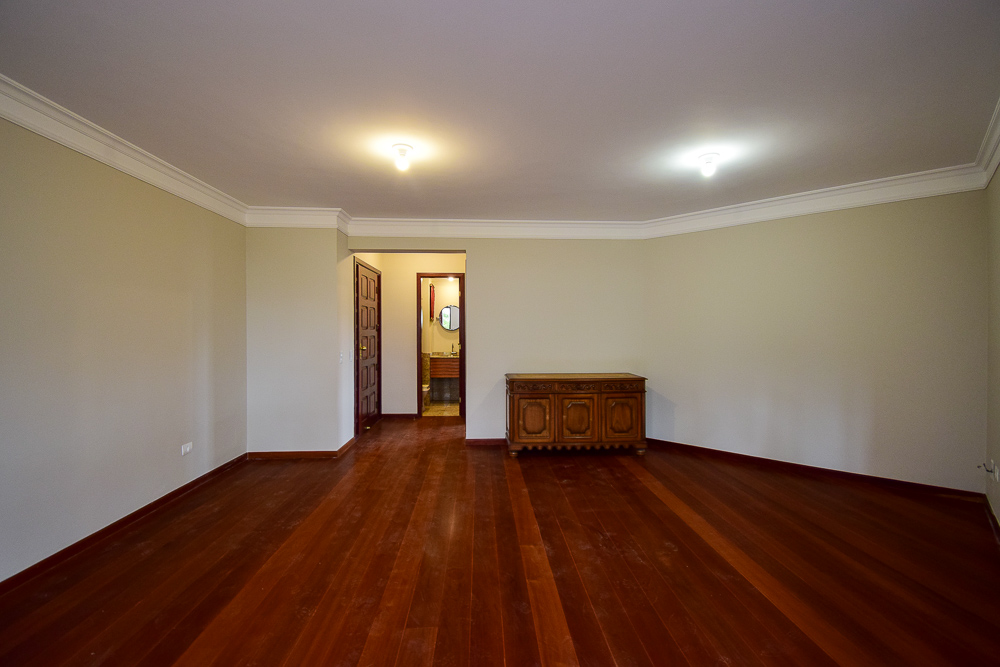 Apartamento para locacao no Água Verde em Curitiba com 250,00m² por R$ 4.600,00