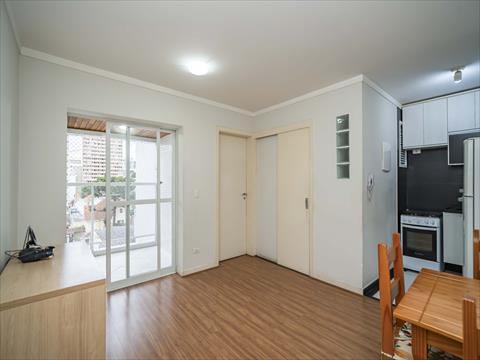 Apartamento para locacao no Centro em Curitiba com 80,00m² por R$ 1.950,00