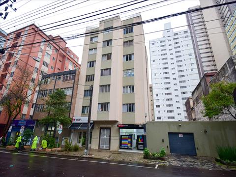 Apartamento para locacao no Centro em Curitiba com 30,9m² por R$ 1.300,00