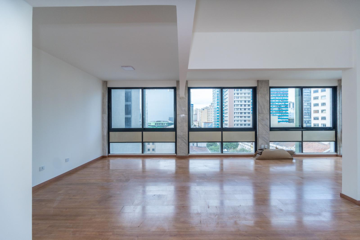 Imovel Comercial para locacao no Centro em Curitiba com 74,00m² por R$ 2.200,00