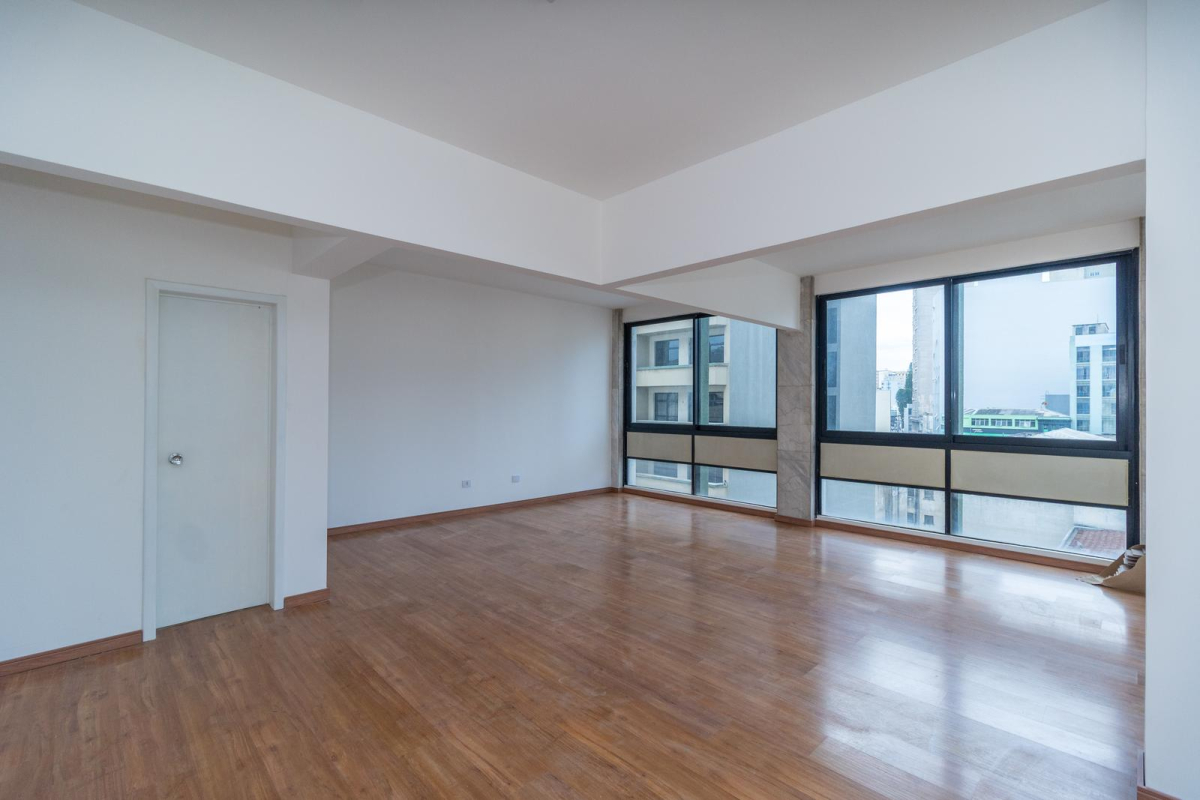 Imovel Comercial para locacao no Centro em Curitiba com 74,00m² por R$ 2.200,00