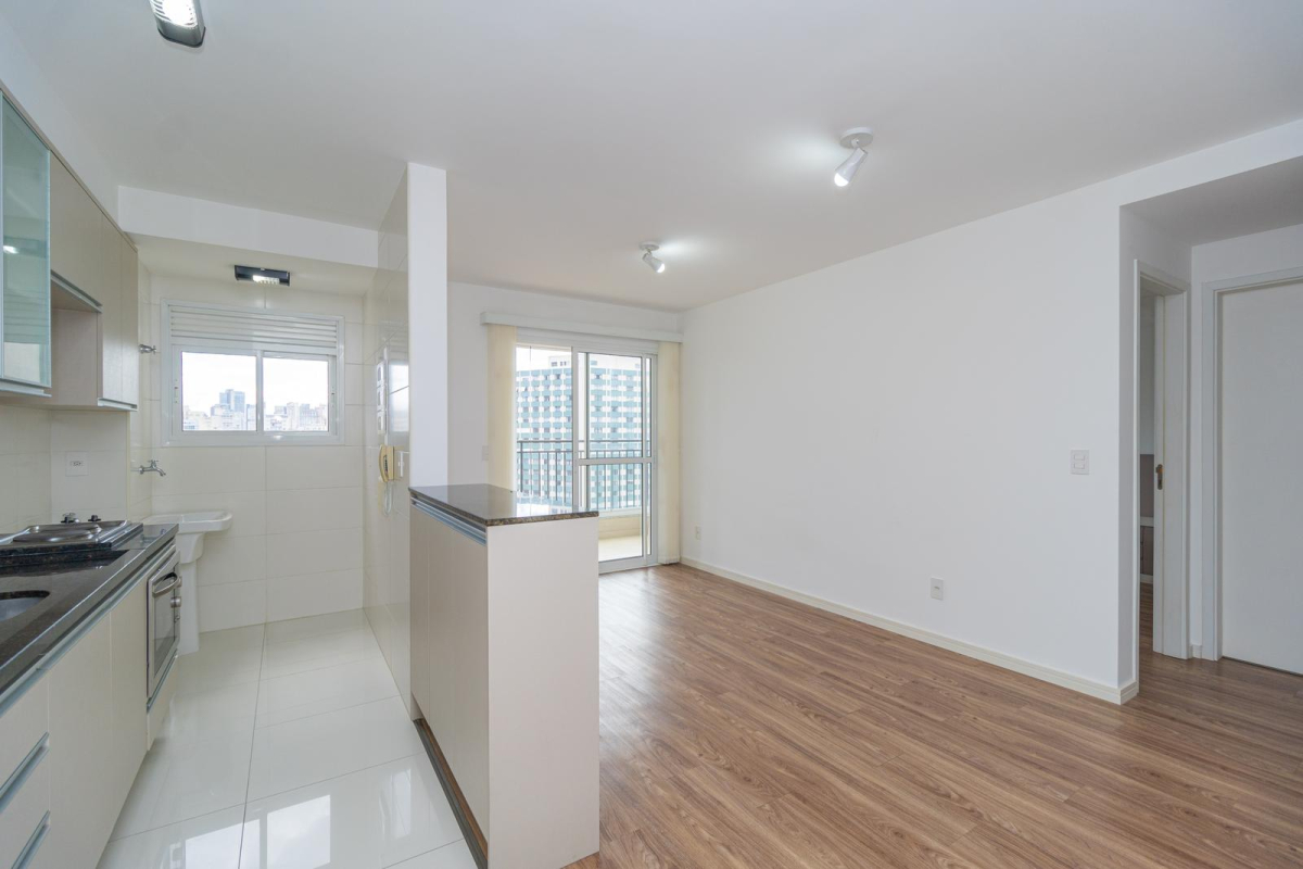Apartamento para locacao no Centro em Curitiba com 94,00m² por R$ 3.200,00