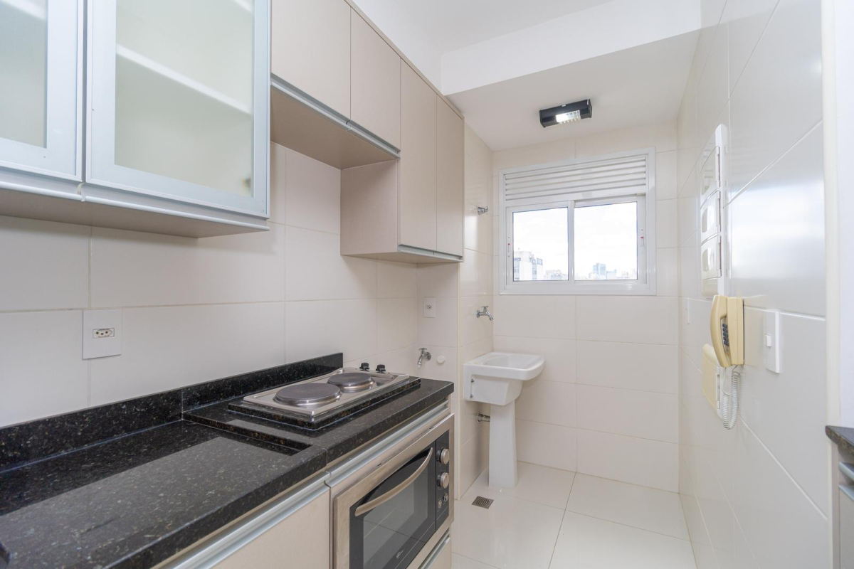 Apartamento para locacao no Centro em Curitiba com 94,00m² por R$ 3.200,00