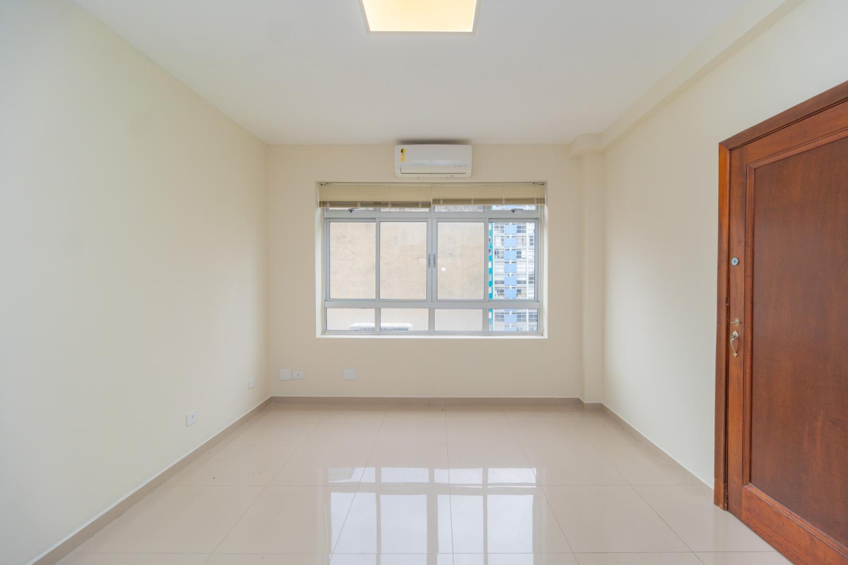 Imóveis Comerciais para locacao no Centro em Curitiba com 0m² por R$ 950,00