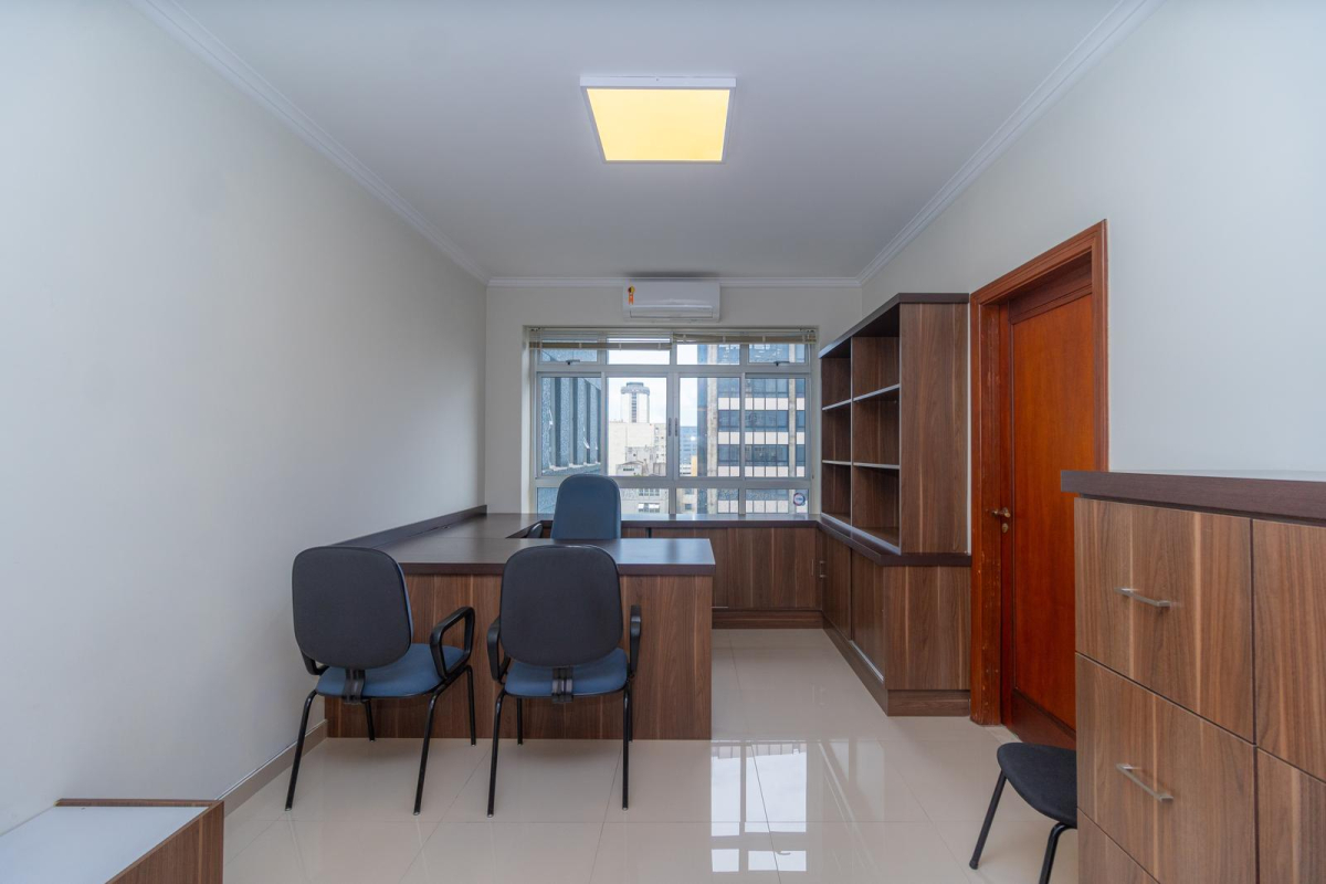 Imóveis Comerciais para locacao no Centro em Curitiba com 0m² por R$ 950,00